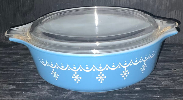 The Pyrex 471 Snowflake 1 Pint Casserole Dish
