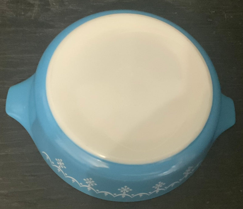The Pyrex 471 Snowflake 1 Pint Casserole Dish