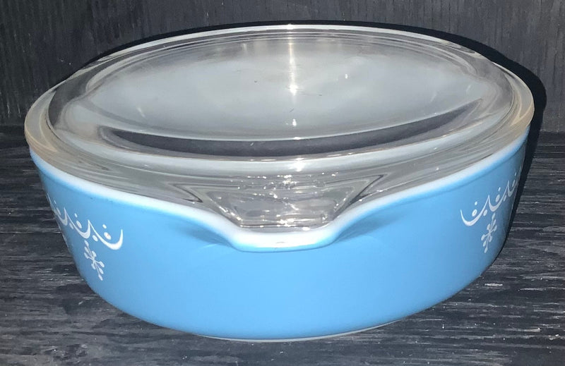 The Pyrex 471 Snowflake 1 Pint Casserole Dish