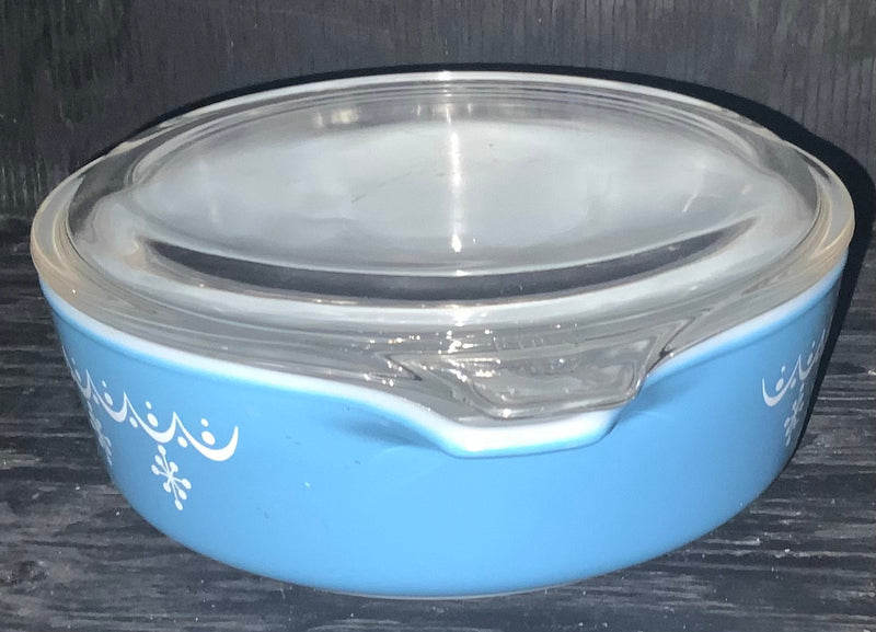 The Pyrex 471 Snowflake 1 Pint Casserole Dish