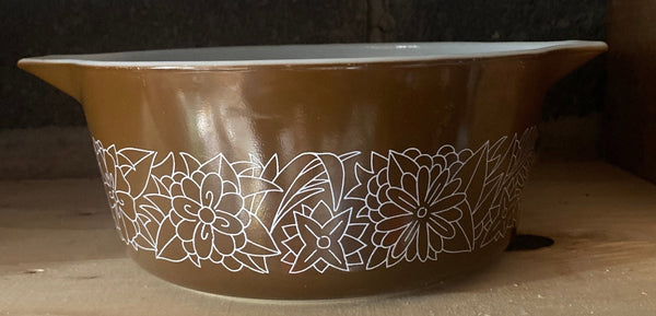 Pyrex 475 Woodland 2.5 Quart Casserole Dish