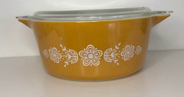 Pyrex Butterfly Gold 2.5 Quart Casserole Dish 475-B