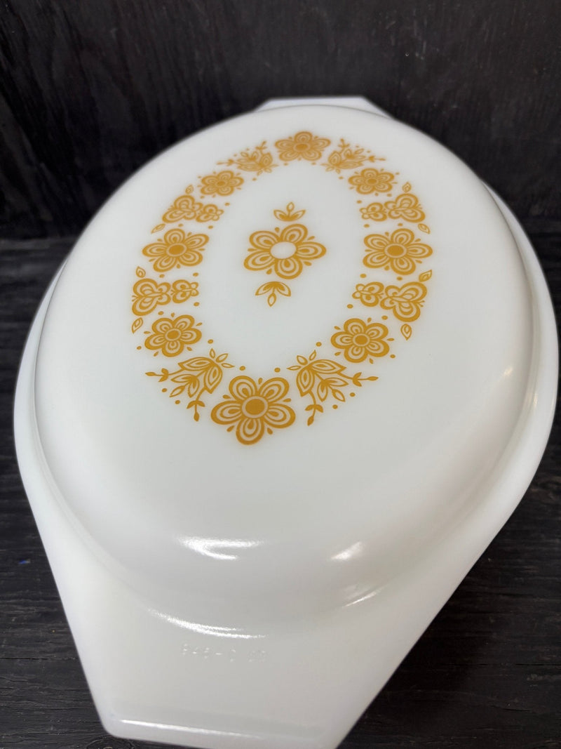 Pyrex Butterfly Gold 2.5 Quart Casserole Dish