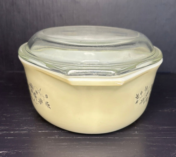 Pyrex Golden Acorn 1.5 Quart Oval Casserole Dish