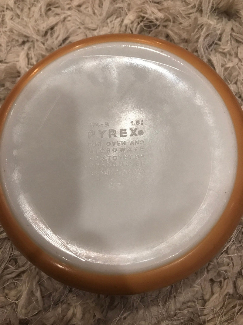 Pyrex Woodland Gold 1.5 Quart Casserole Dish