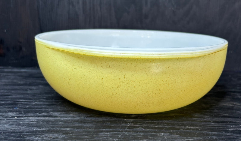 Yellow Pyrex Round 2 Quart Casserole Dish