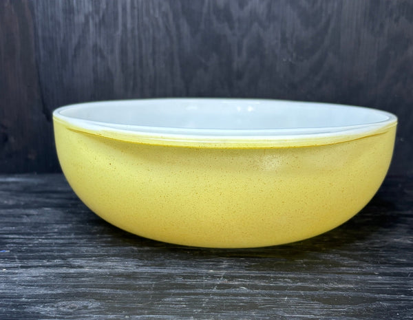 Yellow Pyrex Round 2 Quart Casserole Dish